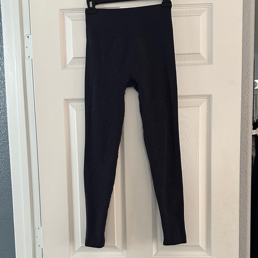 Women’s Lululemon purple leggings with white speckles size 6 Leggings